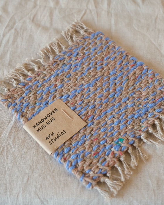 mug rug - cornflower/beige