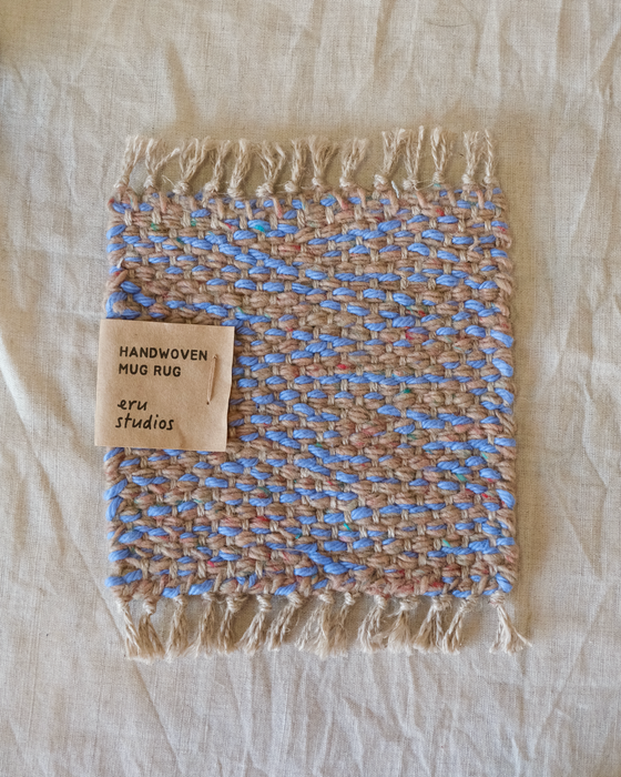 mug rug - cornflower/beige