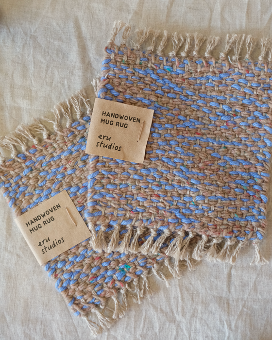 mug rug - cornflower/beige